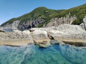 透き通るきれいな海